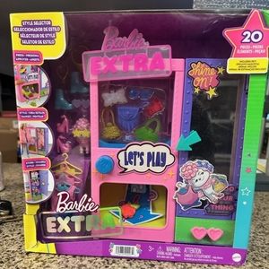 BARBIE EXTRA PLAY BARBIES